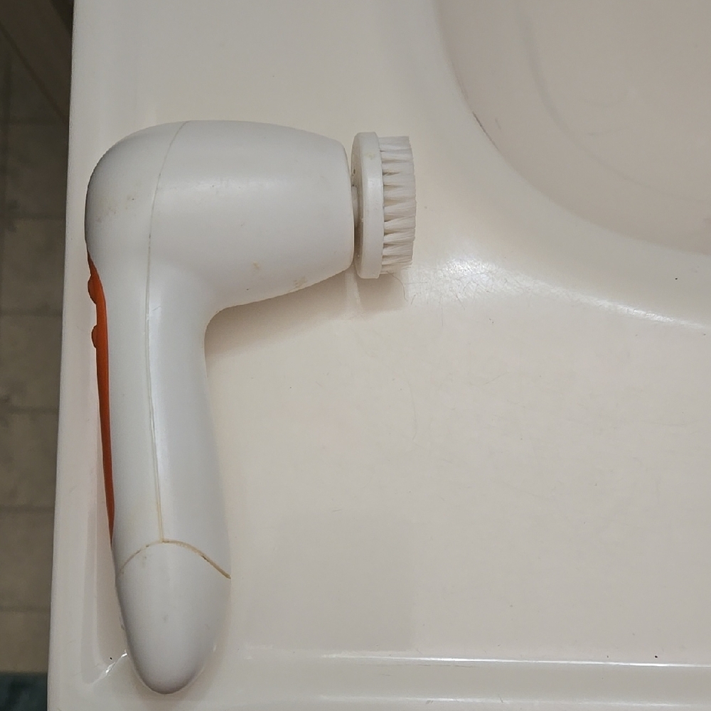 White and Orange Electric Facial Cleansing Brush